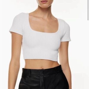 Aritzia babaton white ribbed crop top size medium